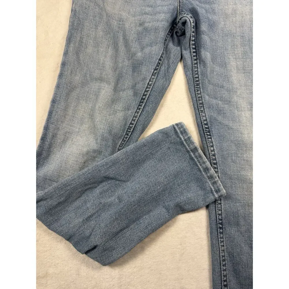 Levis signature by